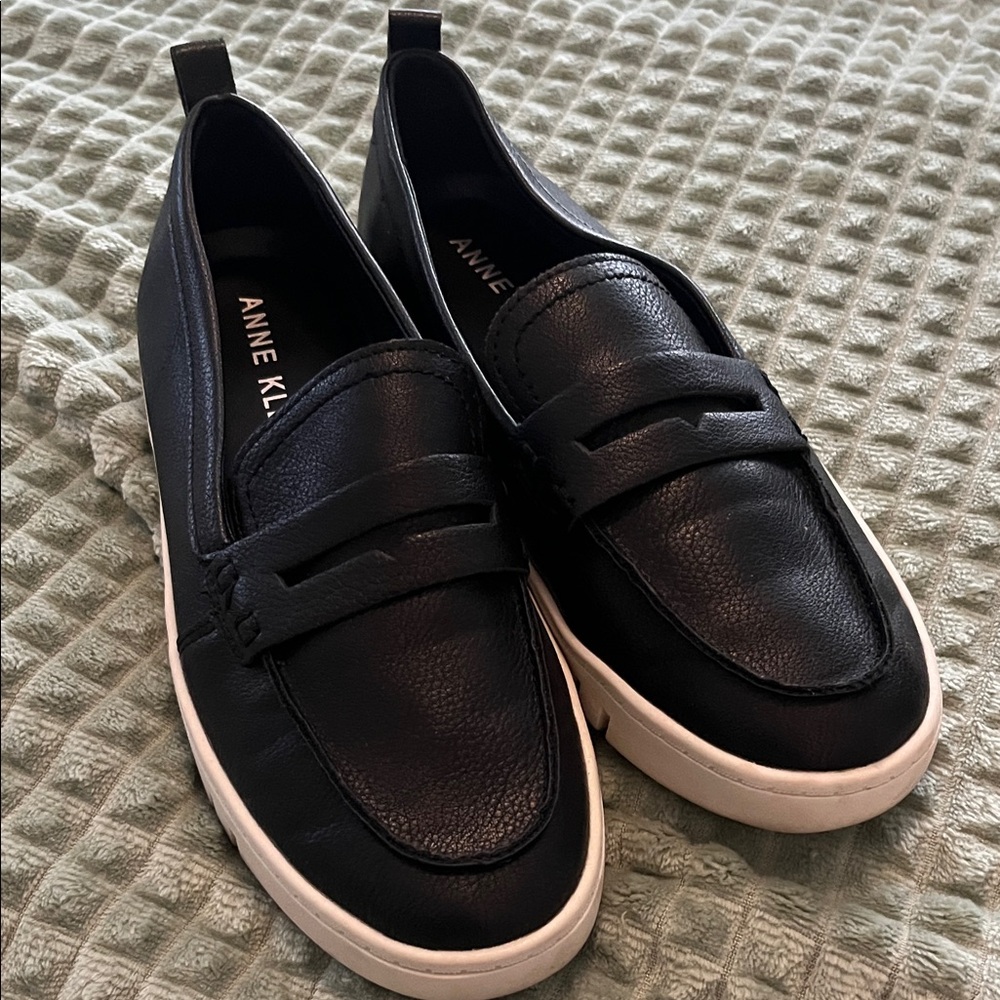 Anne Klein Black Leather womens Slip-On Loafers